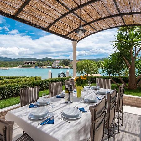 Villa Loviste Paradise Exterior photo