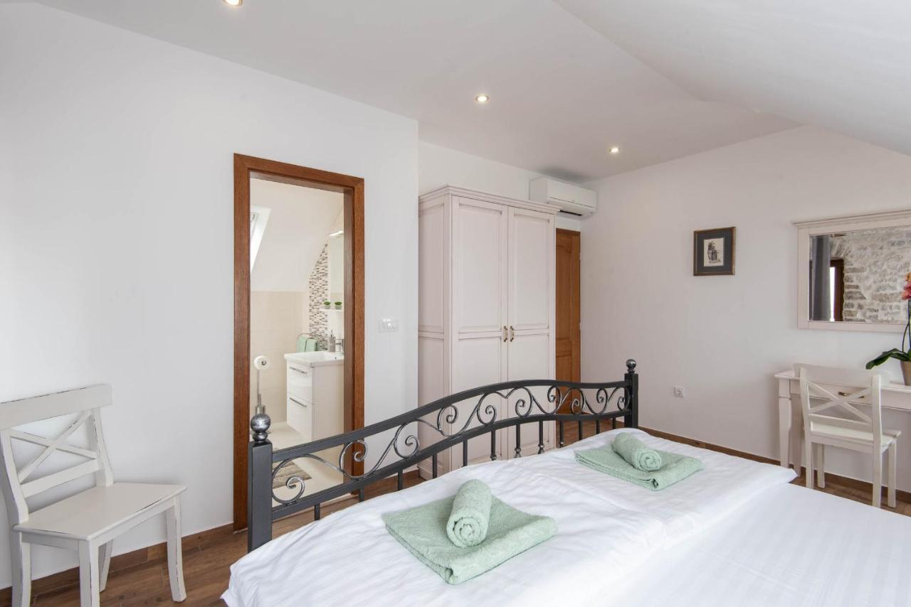 Villa Loviste Paradise Exterior photo