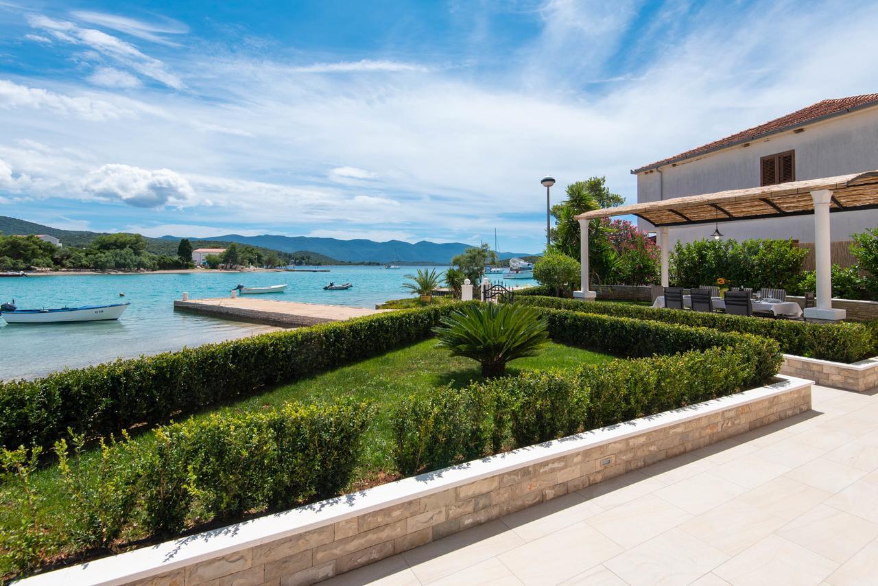 Villa Loviste Paradise Exterior photo