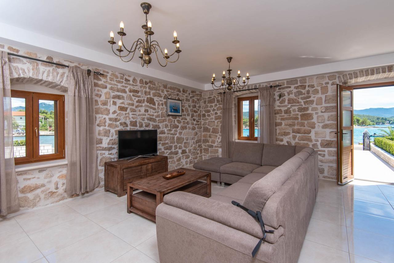 Villa Loviste Paradise Exterior photo